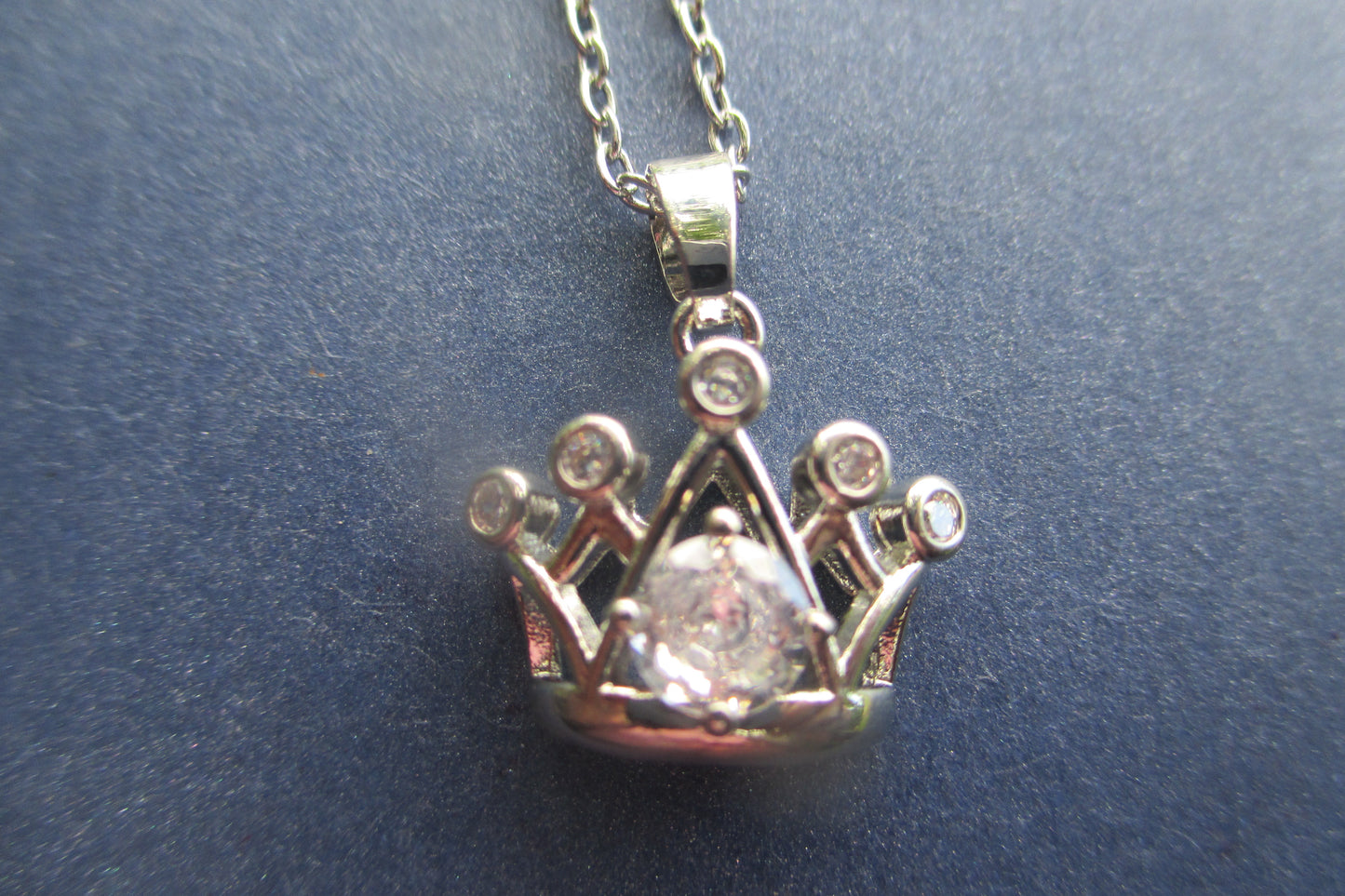 Crown pendant pendant