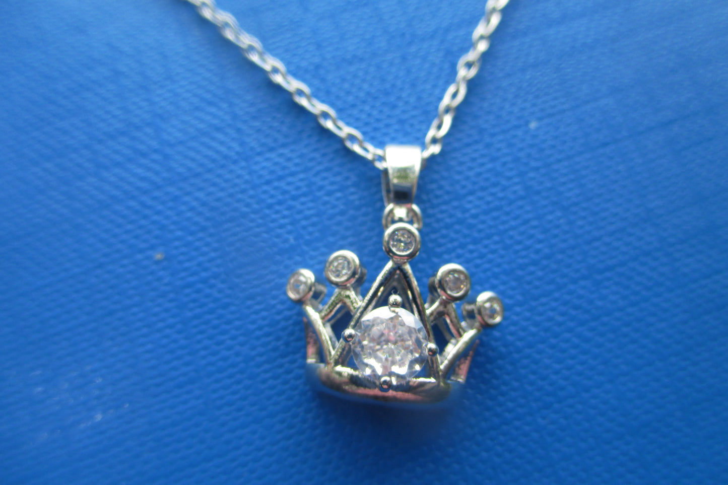 Crown pendant pendant