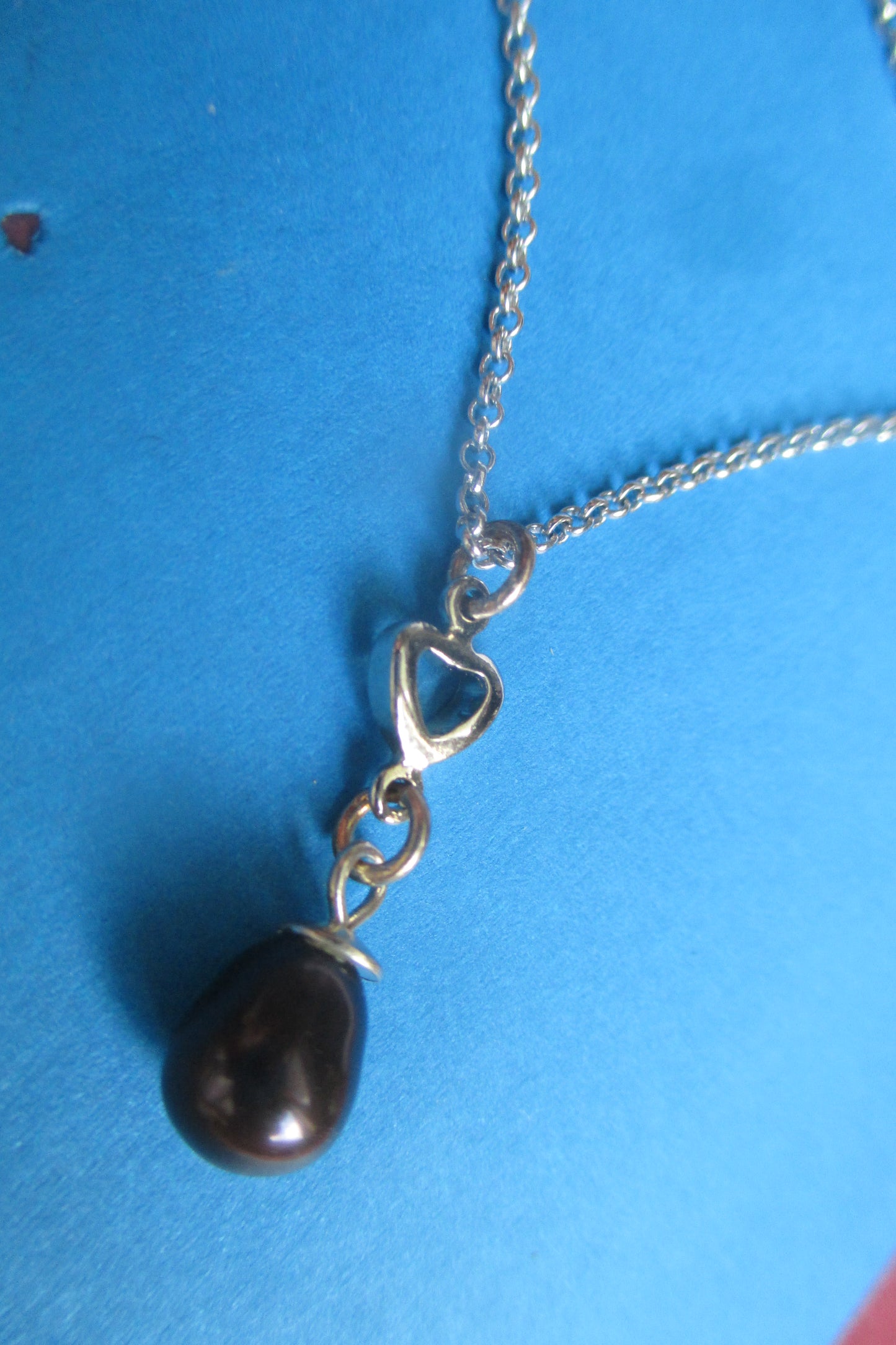 Black pearl pendant