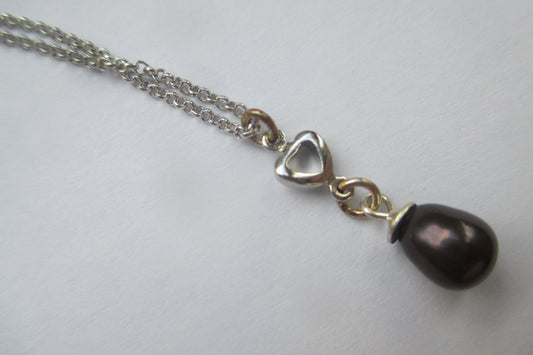 Black pearl pendant