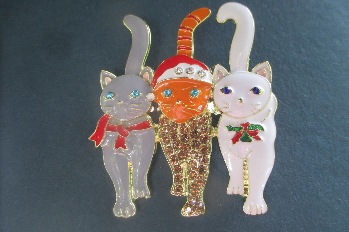 Cat enamel broach