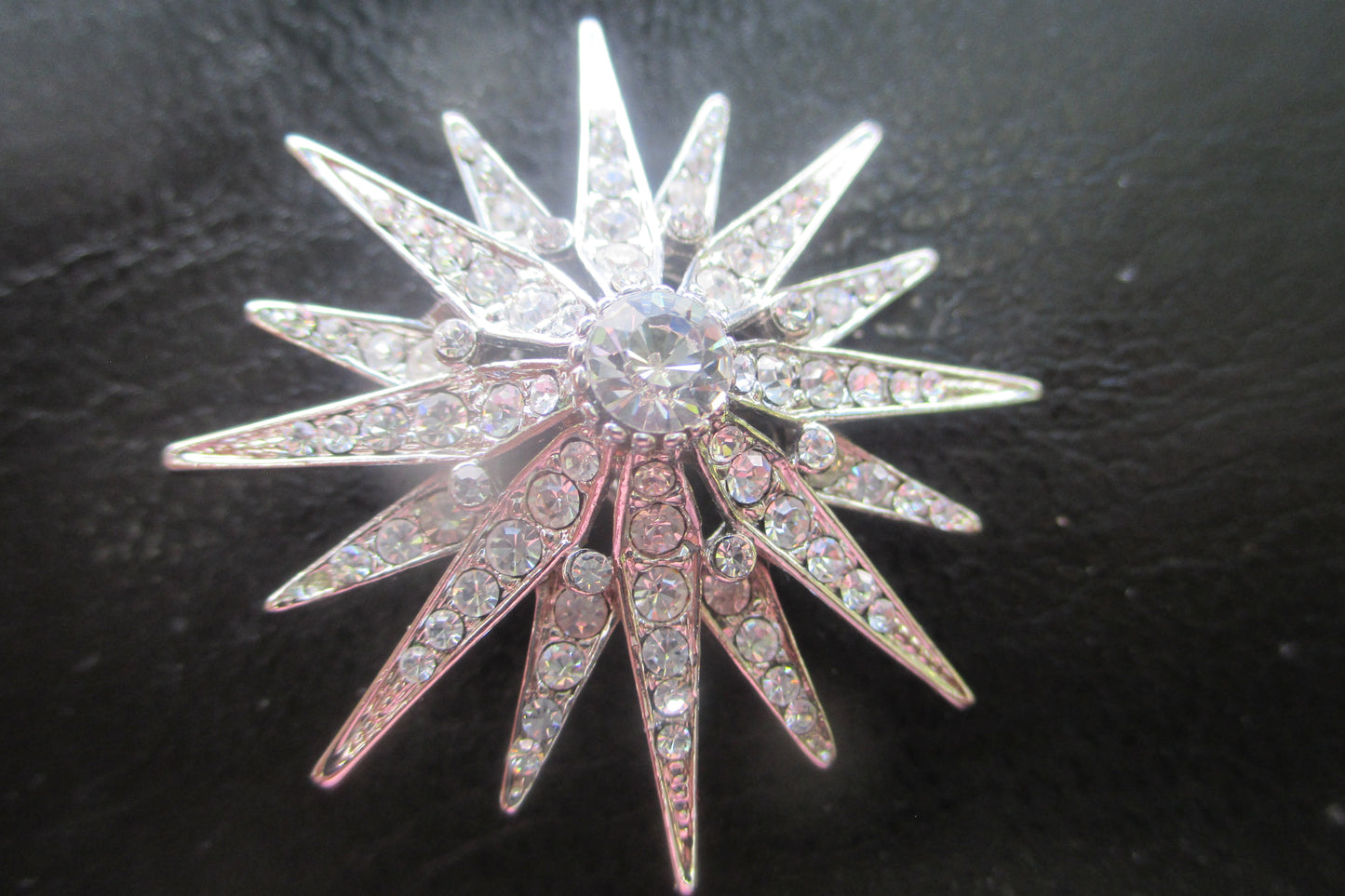 Accent star broach