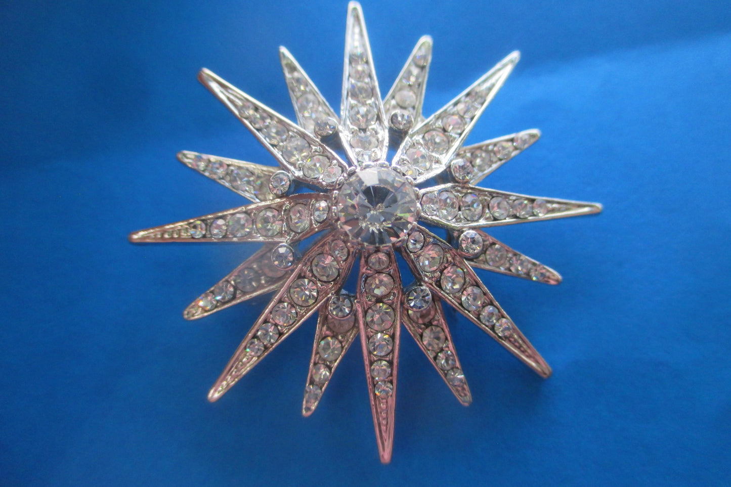 Accent star broach