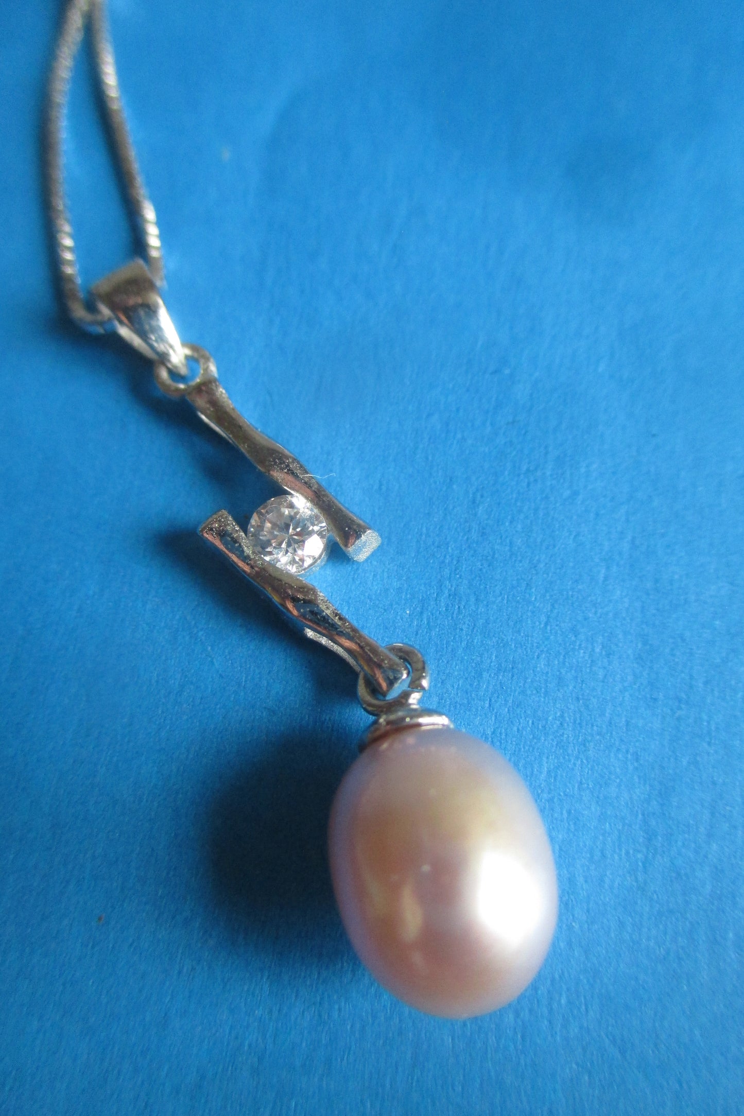 Lavender pearl pendant