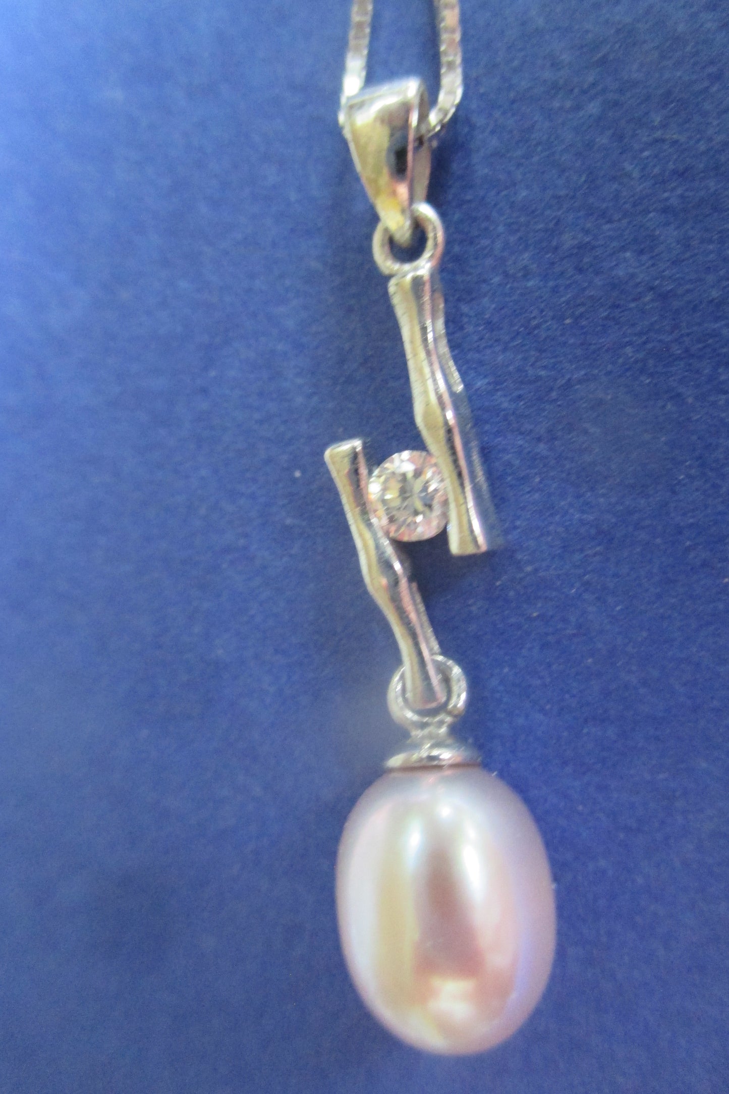 Lavender pearl pendant