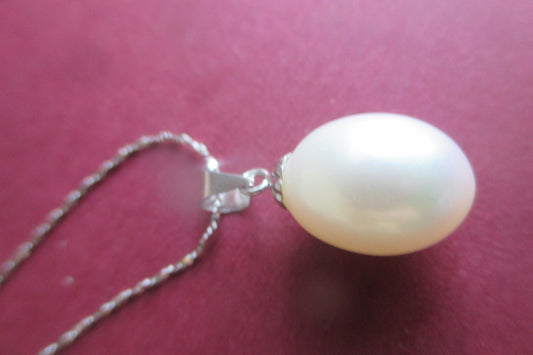 Sea pearl pendant