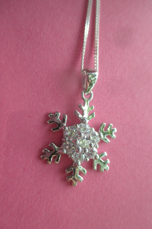 Snow drop silver pendant