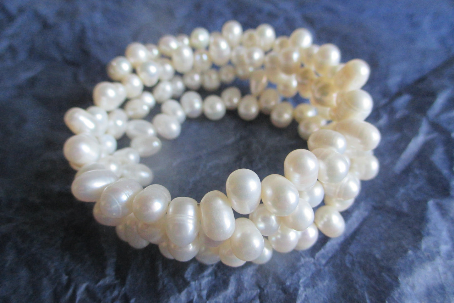 White freshwater pearl bracelet