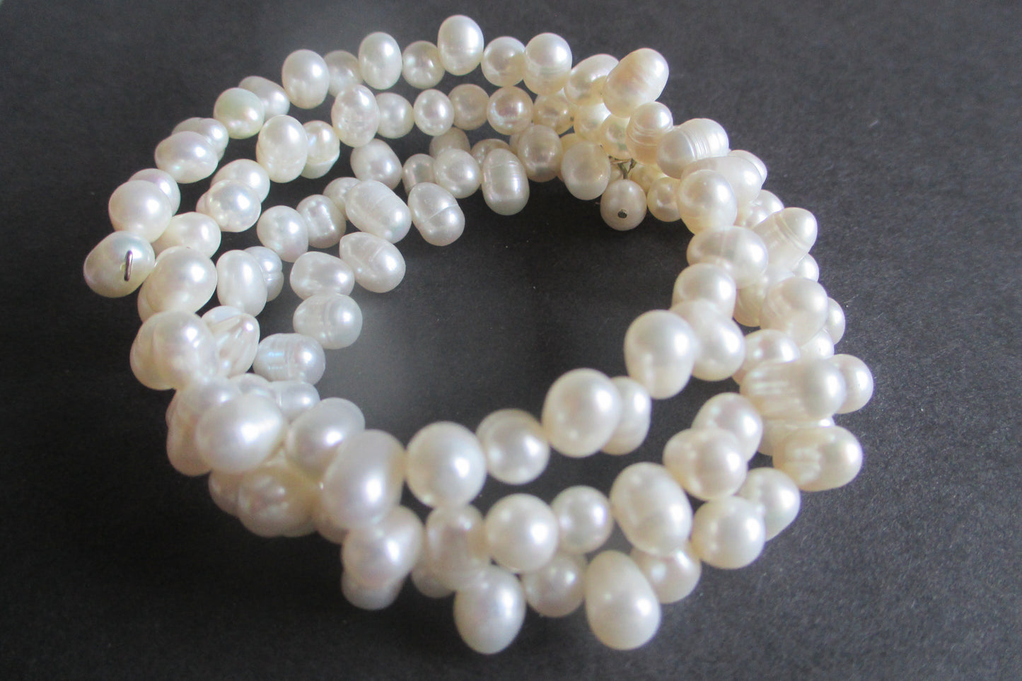 White freshwater pearl bracelet