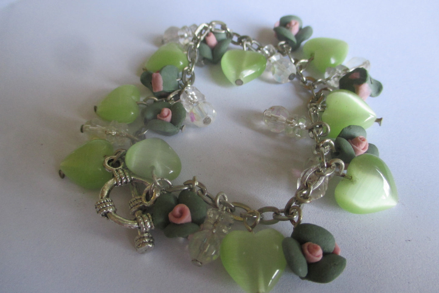 Green glass and polymer flower bracelet