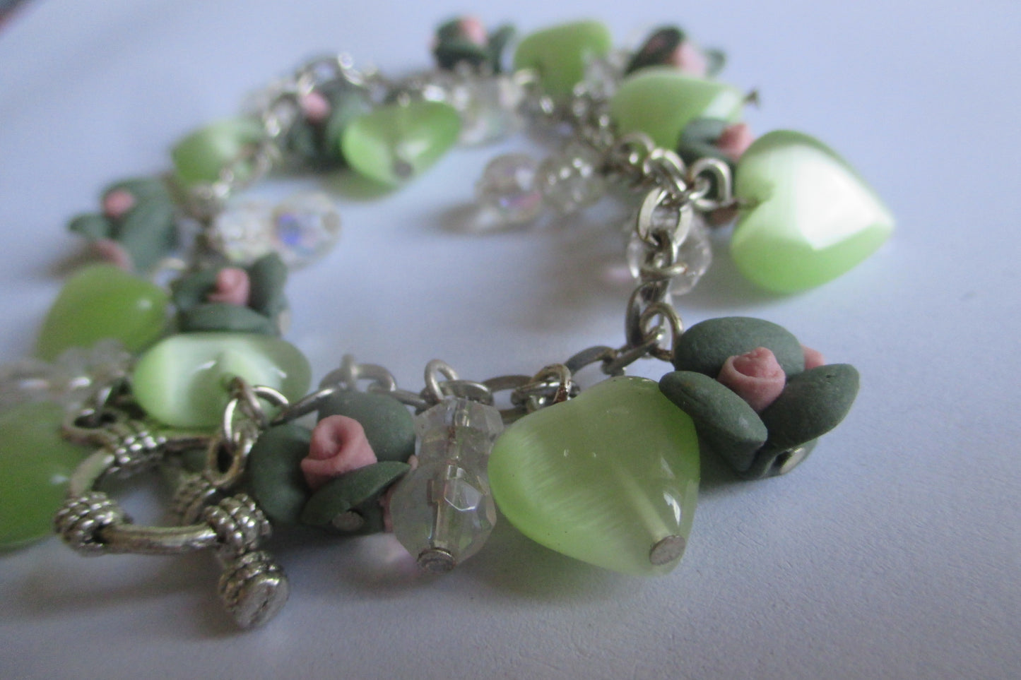 Green glass and polymer flower bracelet