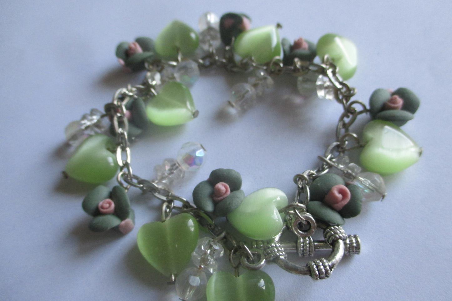 Green glass and polymer flower bracelet