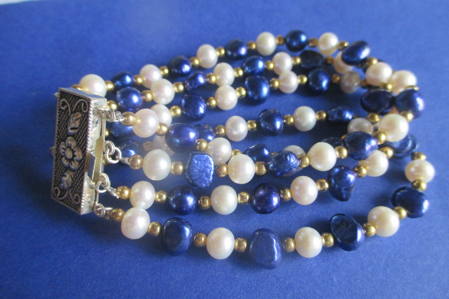 White-Blue freshwater pearl bracelet