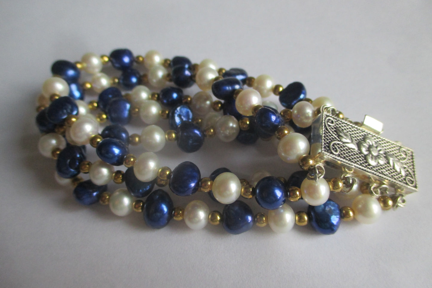 White-Blue freshwater pearl bracelet