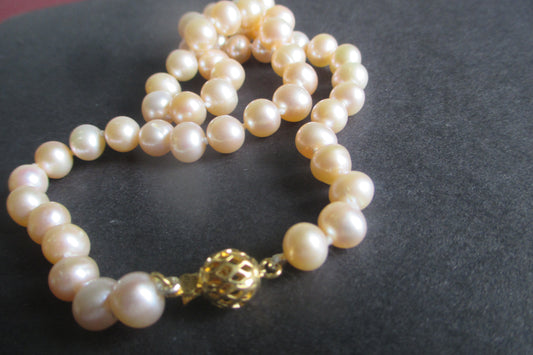 Pink pearl necklace with gold clasp