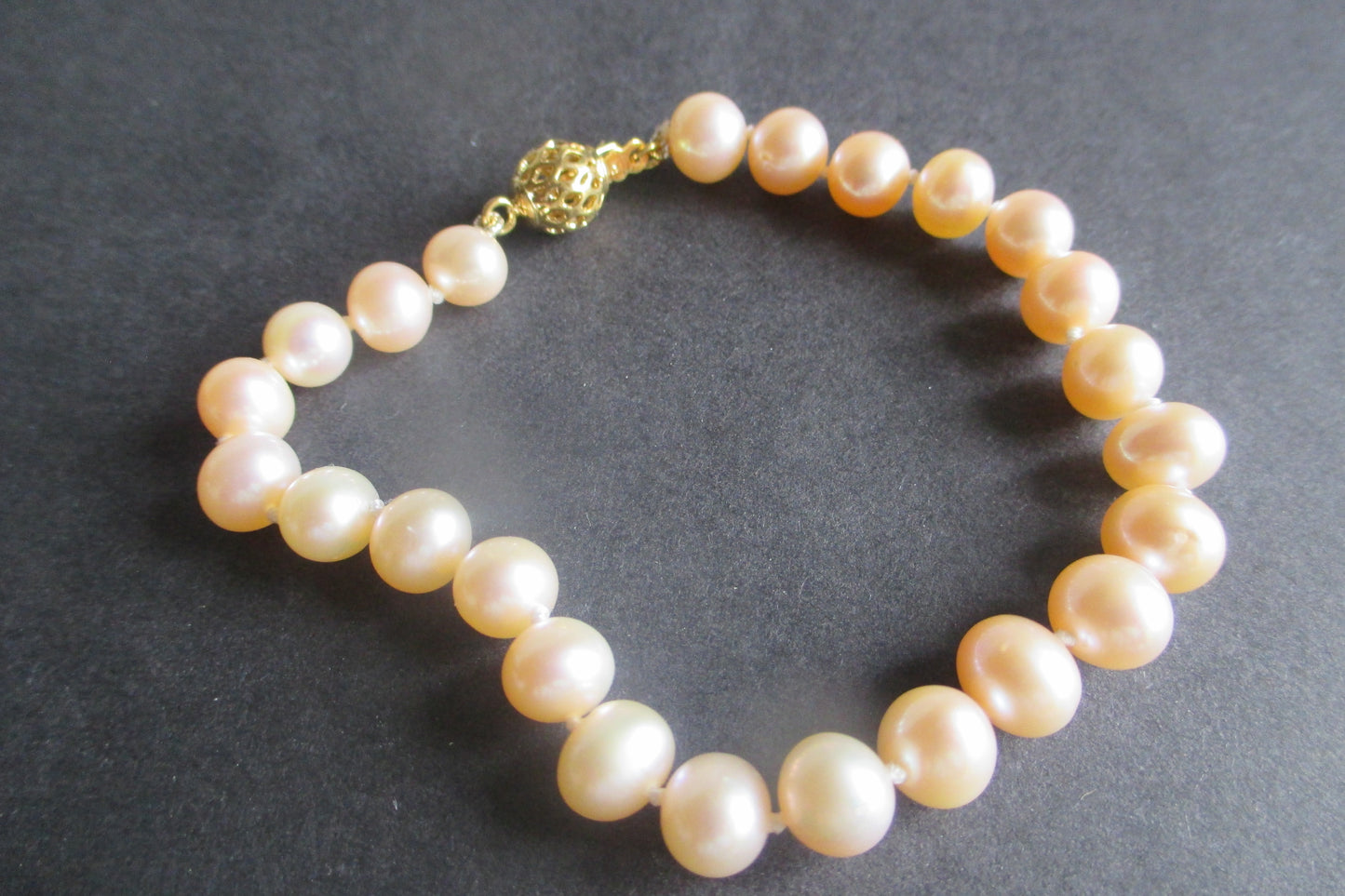 Pink pearl bracelet with gold clasp