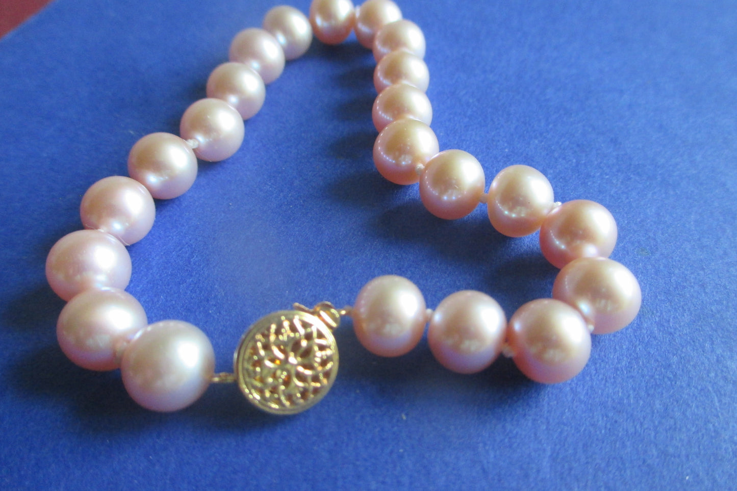 Akoya lavender pearl bracelet with gold clasp