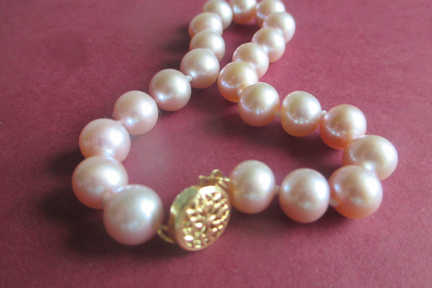 Akoya lavender pearl bracelet with gold clasp