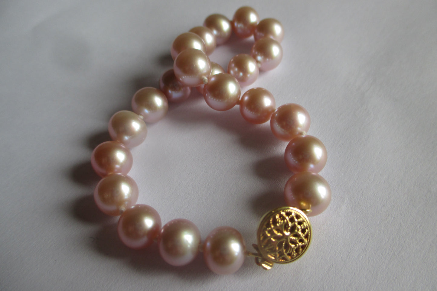 Akoya lavender pearl bracelet with gold clasp