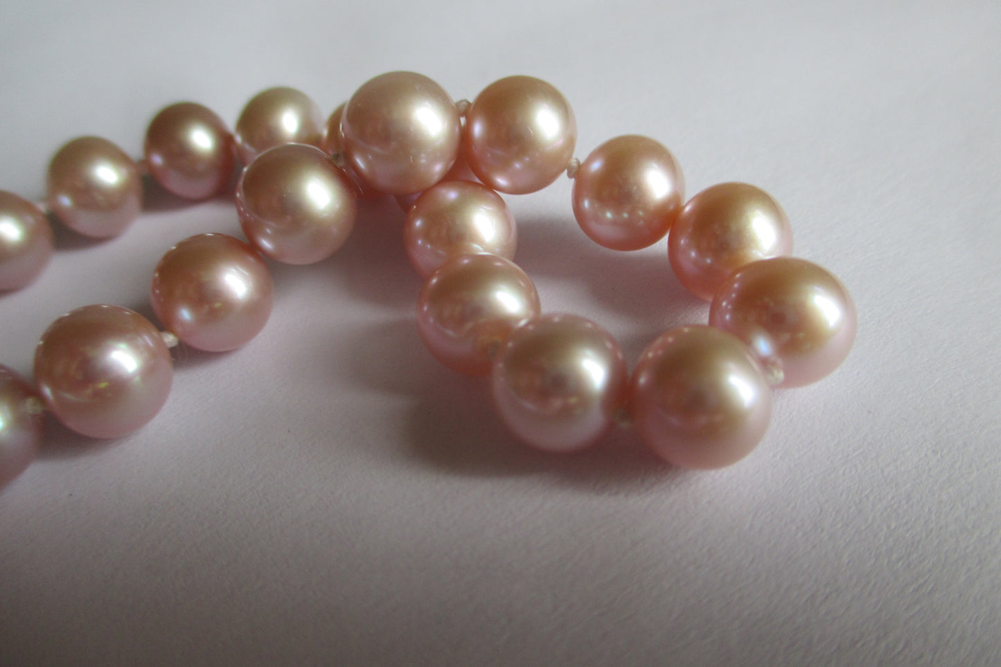 Akoya lavender pearl bracelet with gold clasp